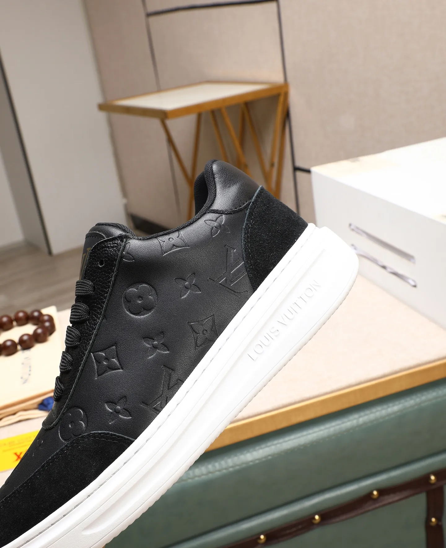 Men's shoes 💰540 📛📛【LOUIS VUITTON】Louis Vuitton new product👟Milan fashion catwalk style🇰🇾🇰🇾LV family logo, celebrity style, a must-have for fashionistas⚠️Classic presbyopia flower➕Water-dyed cow lining➕Special outsole👞Number 38-44 (45 46 custom-made)